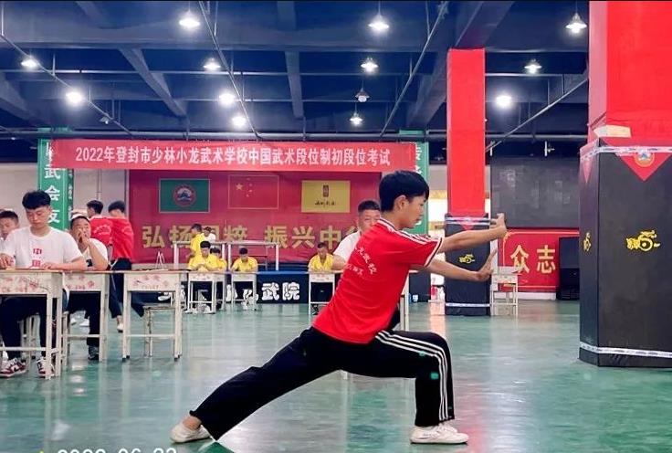 河南登封哪家武校是正規(guī)的怎么選擇？哪家武校的武術(shù)課比較好？