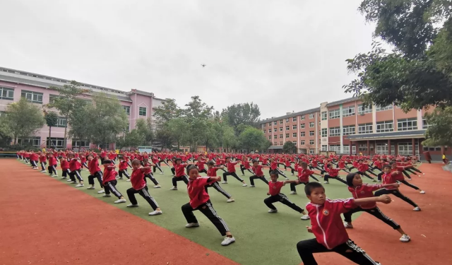 河南嵩山少林文武學(xué)校一年學(xué)費多少錢？