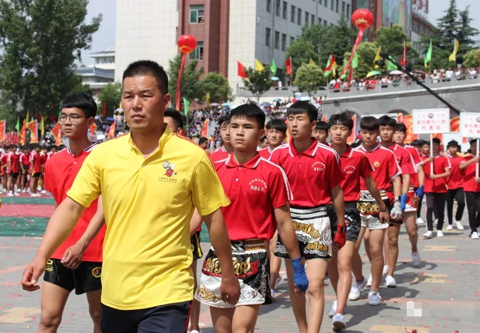 河南嵩山少林文武學(xué)校學(xué)費(fèi)多少一年呢？學(xué)武術(shù)去哪里好？