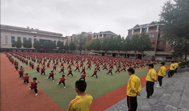 河南少林文武學(xué)校招生要求是啥？外地學(xué)生報(bào)名少林學(xué)校會(huì)嚴(yán)格嗎？