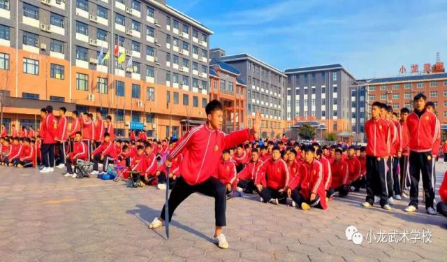 嵩山武術(shù)學(xué)校學(xué)生可以打電話嗎？