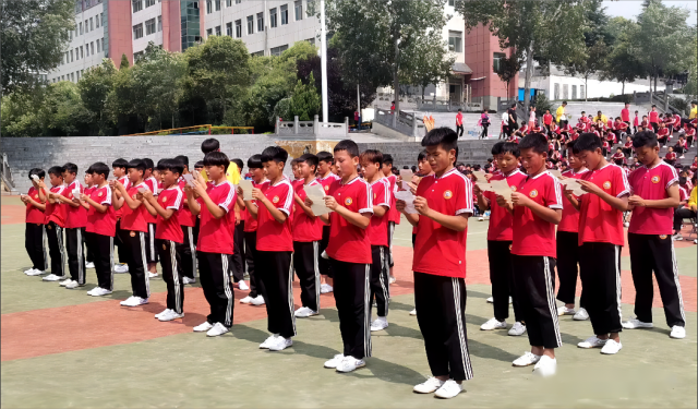 嵩山少林文武學(xué)校收費按照什么標準？全年的收費是多少錢？