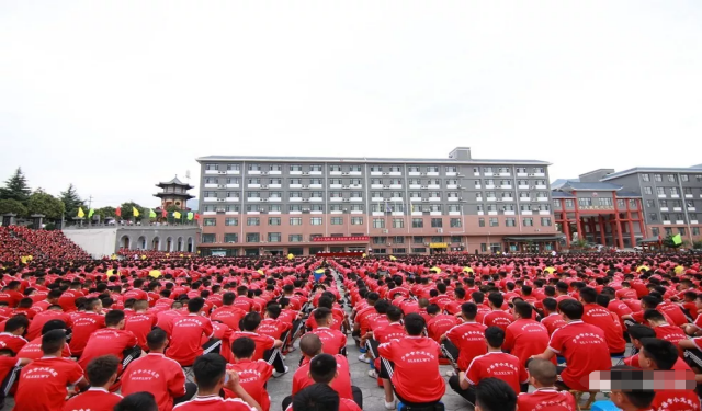 登封少林武術(shù)學(xué)校學(xué)費(fèi)是多少錢一年包含什么？