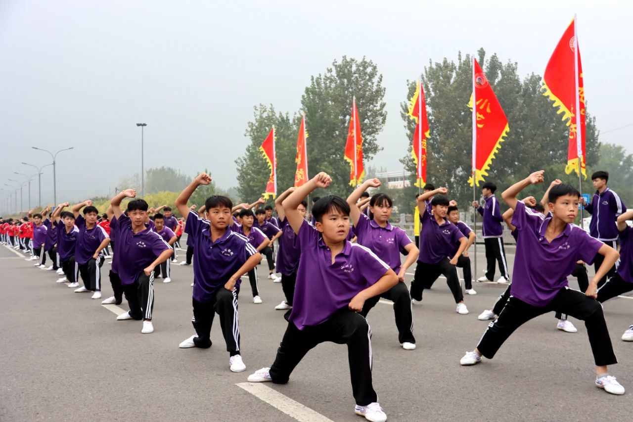 嵩山少林寺招生條件一年學(xué)費(fèi)多少錢