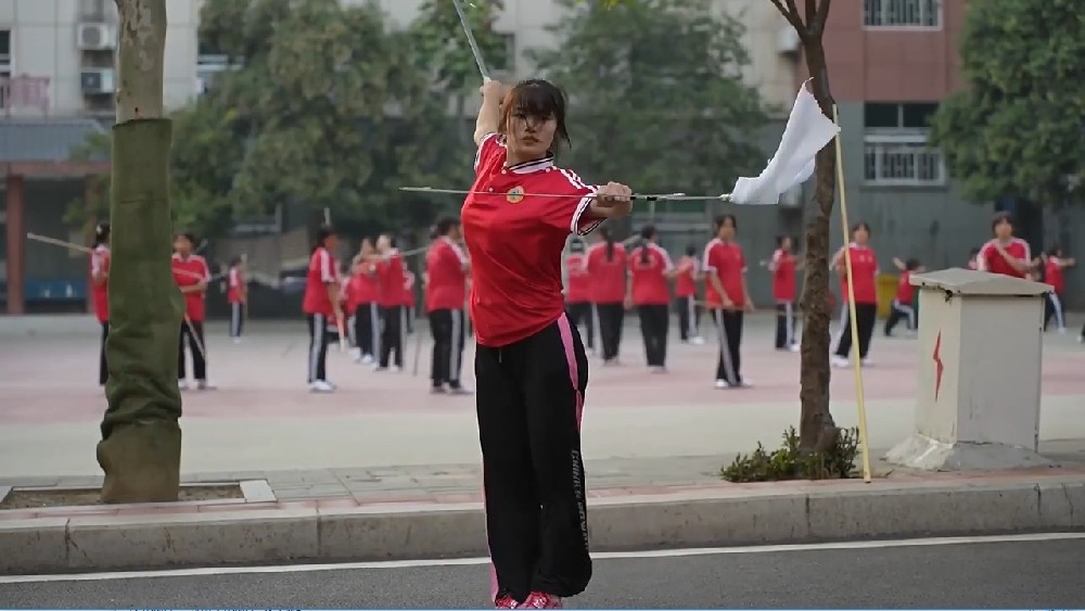 河南少林封閉式學(xué)校有女學(xué)生嗎?小龍武校女生的成長搖籃