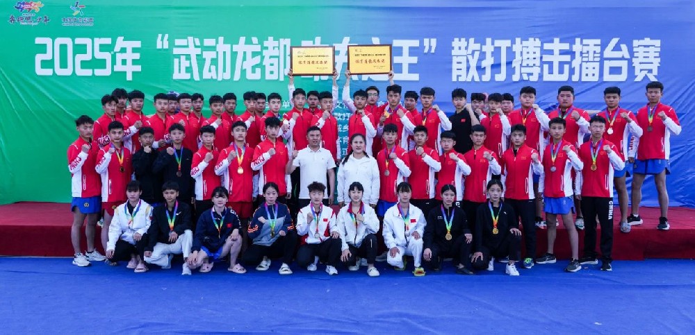 少林小龍武校競訓散打隊 閃耀“武動龍都 功夫之王”散打搏擊擂臺賽