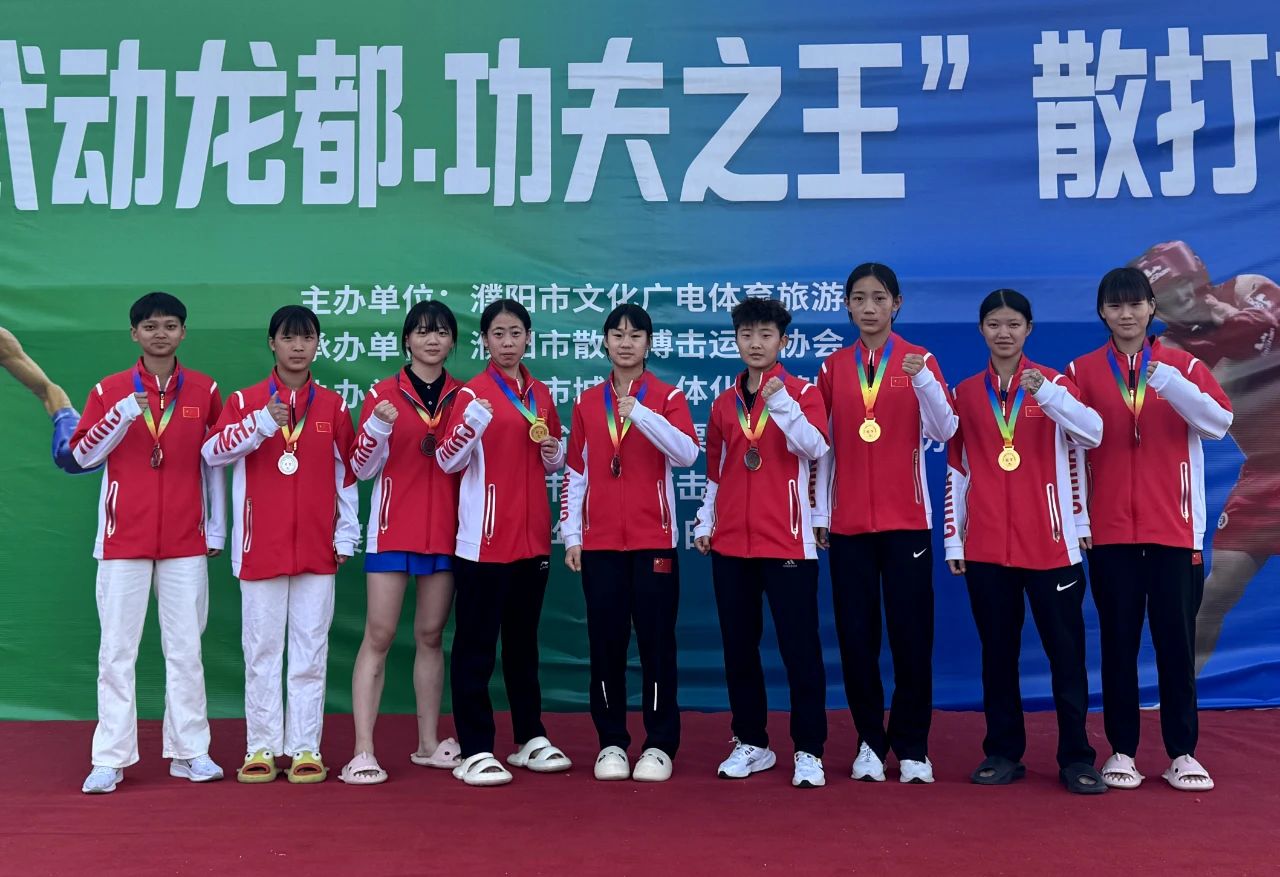 少林小龍武校競訓散打隊 閃耀“武動龍都 功夫之王”散打搏擊擂臺賽