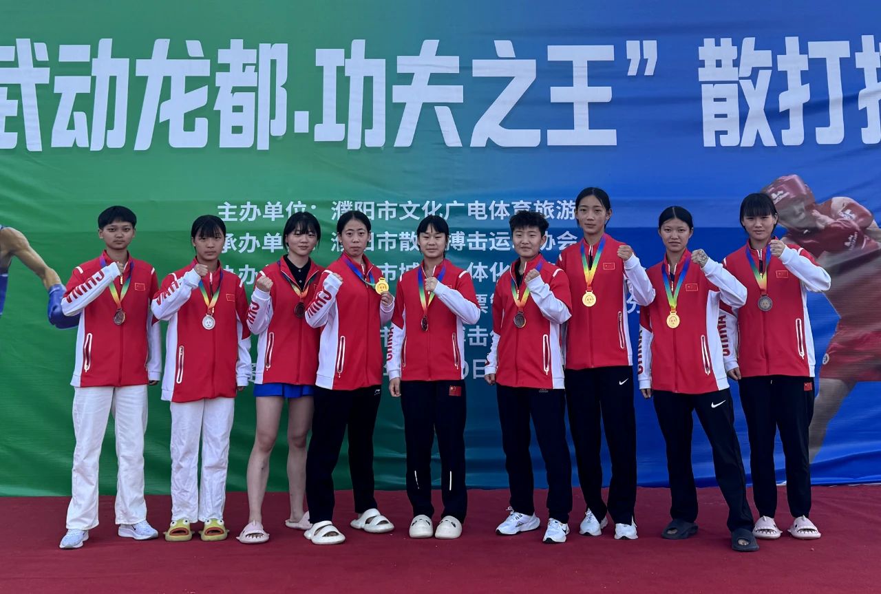少林小龍武校競訓散打隊 閃耀“武動龍都 功夫之王”散打搏擊擂臺賽