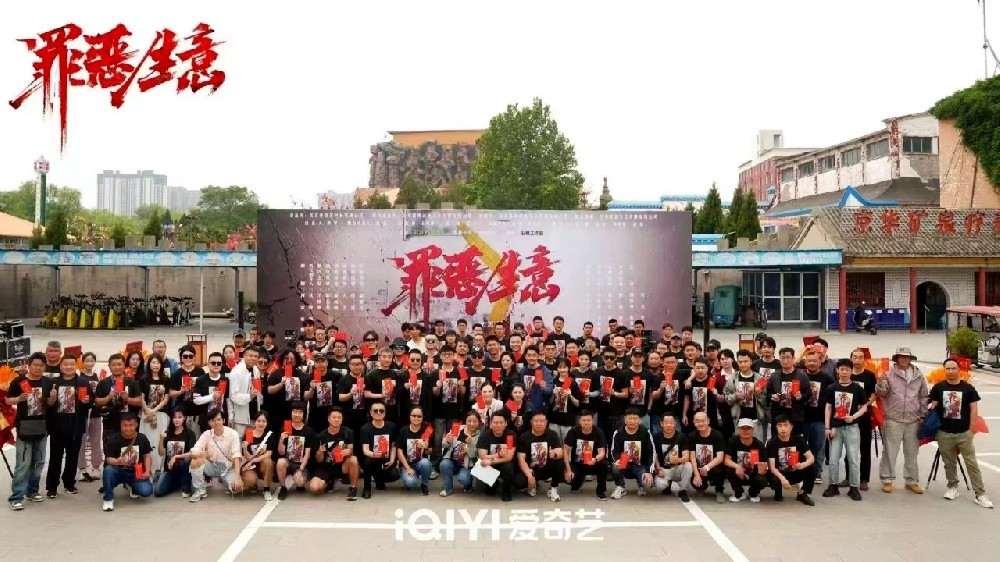 少林小龍武校名譽(yù)校長(zhǎng)釋小龍參加主演的電影《罪惡生意》開(kāi)機(jī)熱拍