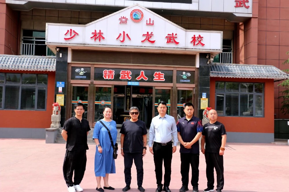 李小龍嫡傳弟子秦彼得蒞臨河南少林小龍武校參觀指導(dǎo)