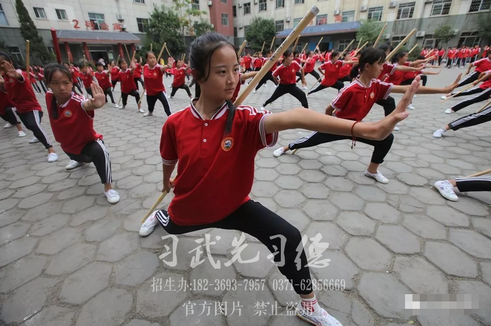 嵩山少林武校女孩，不愛(ài)紅裝愛(ài)武裝